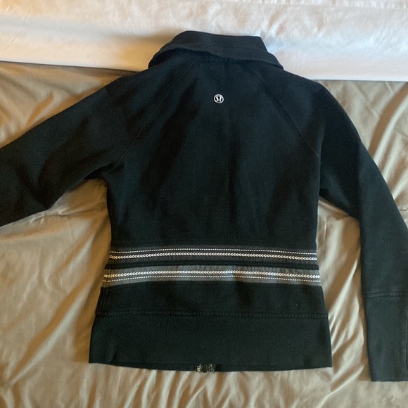 LULULEMON Zip-Up (size 4, fits 2) - Picture 2 of 2
